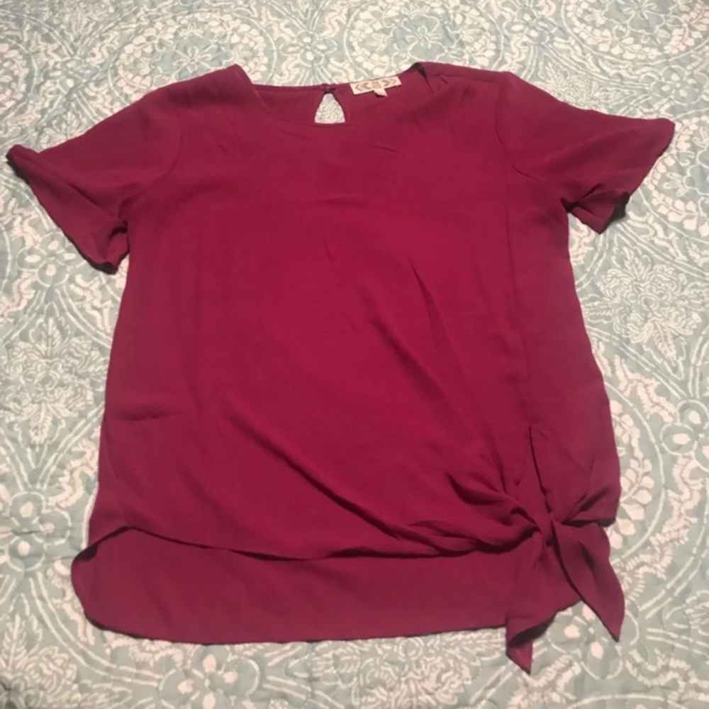 Magenta shirt size juniors large